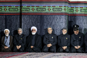 غلامحسین مظفری، استاندار خراسان رضوی و آیت‌الله احمد مروی، تولیت آستان قدس رضوی در مراسم خطبه خوانی شب عاشورا در حرم مطهر رضوی