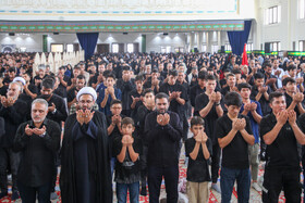 عزاداری و نماز ظهر عاشورا در جزیره کیش
