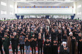 عزاداری و نماز ظهر عاشورا در جزیره کیش