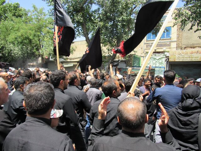 سوگواری عاشورایی در سنندج، جلوهای از وحدت شیعه و سنی در غم کربلا+عکس