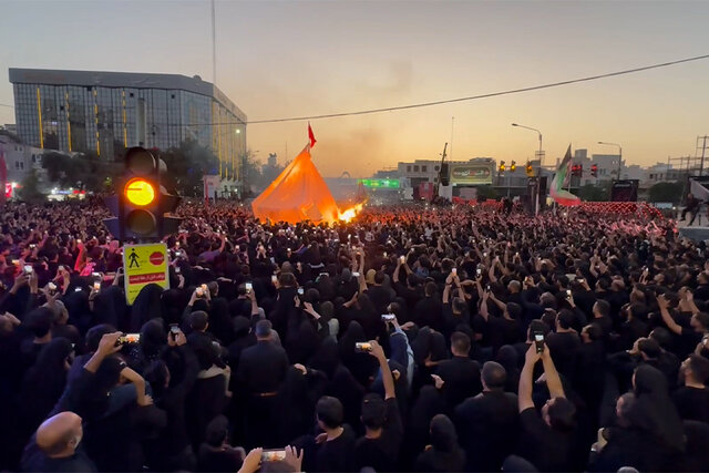 ویدیو/ مراسم آئینی خیمهسوزان در مشهد ویدیو/ مراسم آئینی خیمهسوزان در مشهد