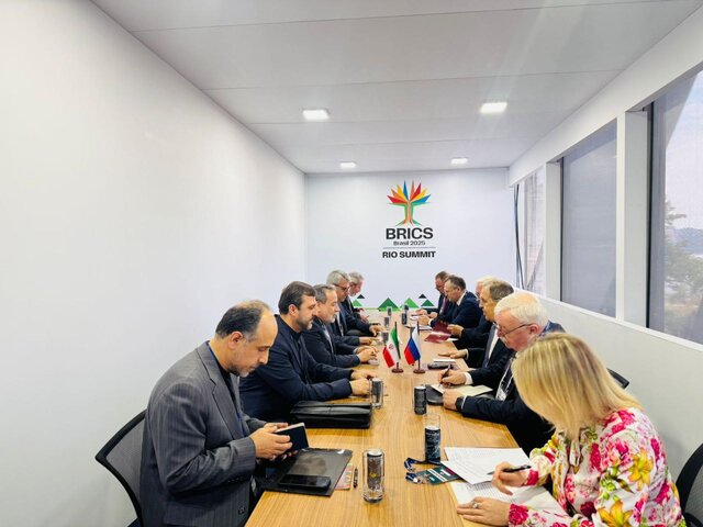 رایزنی وزیران امور خارجه ایران و روسیه در حاشیه نشست بریکس تاکید لاوروف بر اهمیت اتخاذ تدابیر لازم جهت جلوگیری از تشدید تنش و ناامنی در منطقه