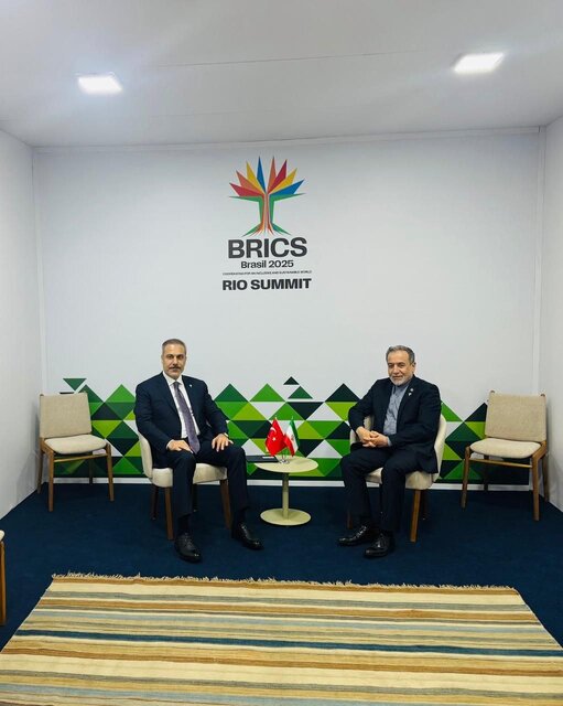 دیدار وزیران امور خارجه ایران و ترکیه در حاشیه نشست بریکس بررسی مهمترین تحولات غرب آسیا از سوی وزیران امور خارجه ایران و ترکیه