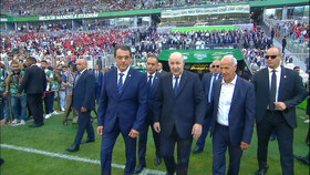 فریاد یکصدای هواداران الجزایری در ورزشگاه: «ما را به فلسطین بفرستید تا با اشغالگری بجنگیم»