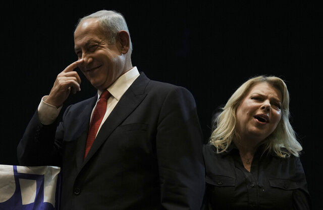 نتانیاهو و همسرش یدیعوت آحارونوت: دفتر نتانیاهو لانه زنبور است