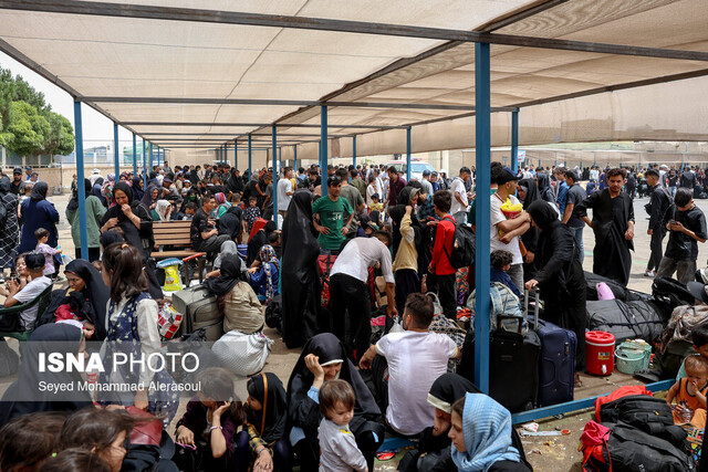 بازگشت مهاجران غیرقانونی؛ گامی مؤثر در کاهش فشار بر منابع اقتصادی خراسان رضوی بازگشت مهاجران غیرقانونی؛ گامی مؤثر در کاهش فشار بر منابع اقتصادی خراسان رضوی
