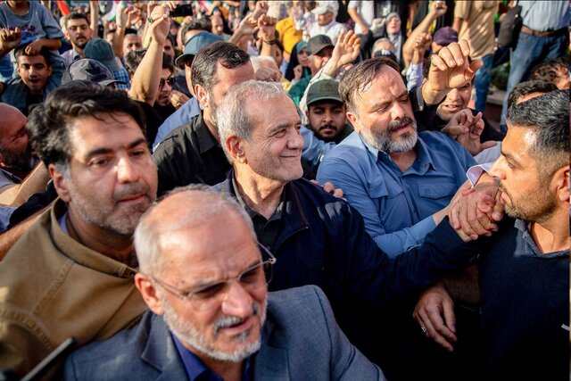 احسان صالحی: پزشکیان در جنگ اخیر شجاعانه در میدان بود