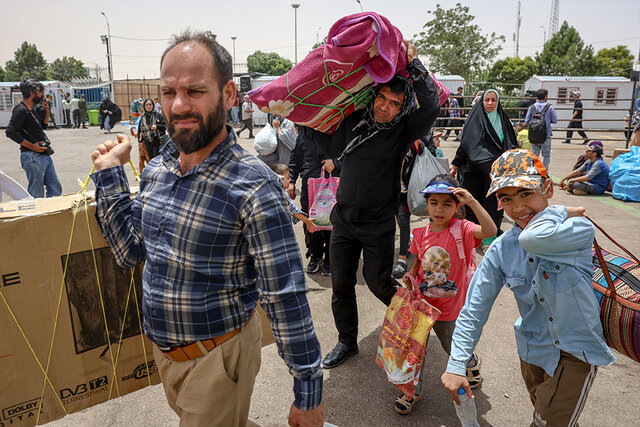 ویدیو/ خروج اتباع غیرمجاز از گذرگاه «دوغارون» ویدیو/ خروج اتباع غیرمجاز از گذرگاه «دوغارون»