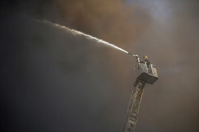 عکس: رویترز حریق در ساختمان مخابراتِ «قاهره»؛ ۲۲ نفر زخمی شدند