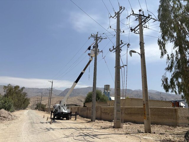 عکس تزئینی است مدیریت حادثه و تداوم پایداری شبکه برق در نورآباد ممسنی