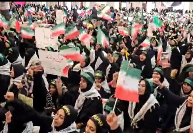 ندای ولایتمداری بانوان زینبی شیراز در حرم شاهچراغ(ع) طنین‌انداز شد