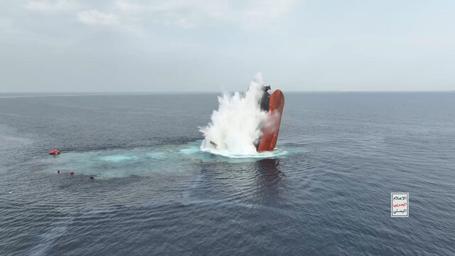 انتشار تصاویری از لحظه حمله به کشتی (ETERNITY C) و غرق شدن کامل آن