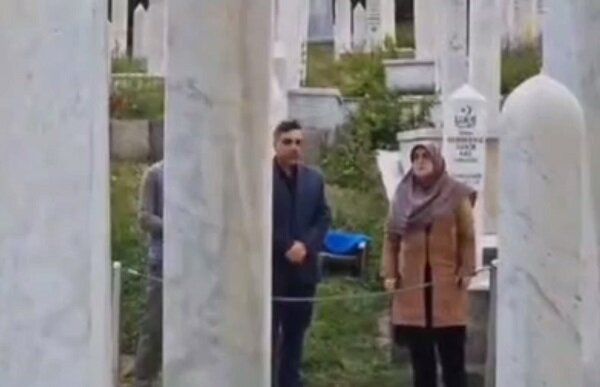 ادای احترام سخنگوی دولت به یادمان شهدای بوسنی