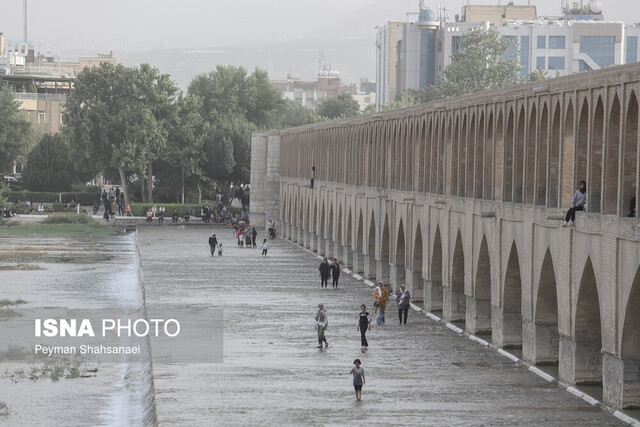 انتقال آب دریا به اصفهان؛ فصل تازه مطالبه‌گری هنرمندان برای گاوخونی و زاینده‌رود