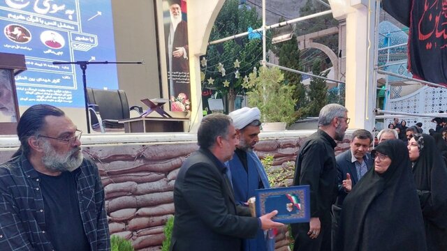 تجلیل از خانواده شهدای اقتدار در محفل قرآنی «به سوی فتح»