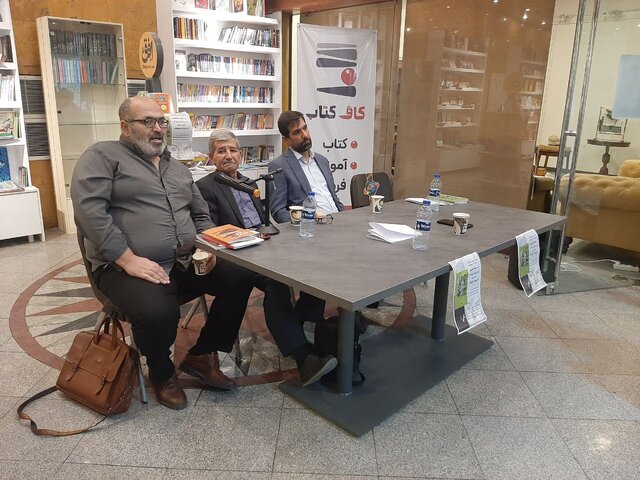 نویسندهای که داستانهایش معیار است