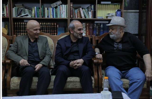 بازدید رئیس سازمان صداوسیما از پشتصحنه سریالی با بازی اکبر عبدی