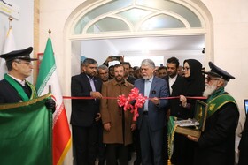وزیر ارشاد شخصا برای افتتاح کتابخانه این مسجد حضور پیدا کرد