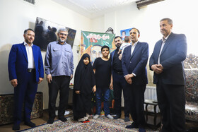 دیدارمجتبی قاسمی، مشاور ویژه ریاست بنیاد شهید و امور ایثارگران کشوربا خانواده شهید امید کاظمی زاده از شهدای اقتدار استان کرمان