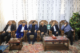 دیدارمجتبی قاسمی،مشاور ویژه ریاست بنیاد شهید و امور ایثارگران کشوربا خانواده شهید حبیب الله امیری، از شهدای اقتدار استان کرمان