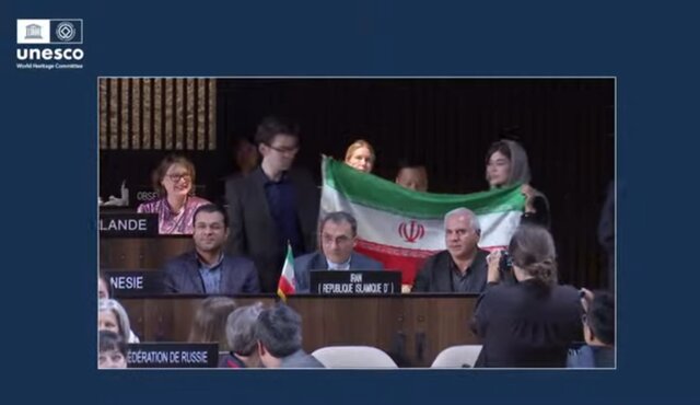 لحظه ثبت جهانی پرونده غارهای پیش از تاریخ خرم آباد در اجلاس یونسکو ایران به رفتار یونسکو معترض شد