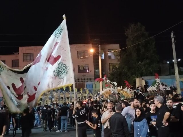 آیین باشکوه علمکشی در شب هفتم محرم در پیشوا برگزار شد