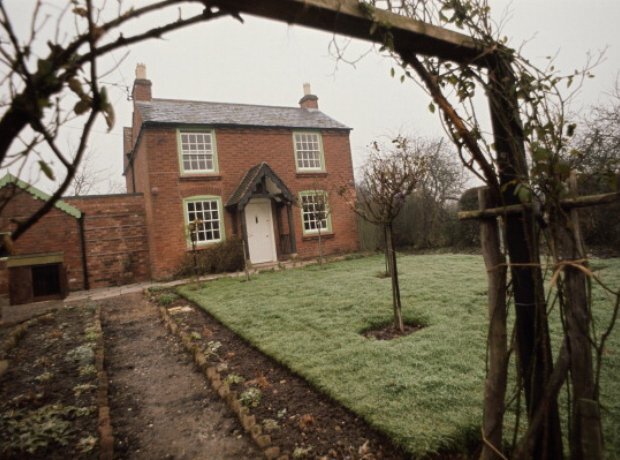 با قطعههای موسیقی این آهنگساز از تاریکی زندگی عبور میکنید