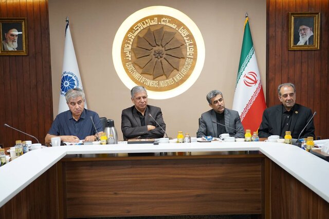 توقف ناگهانی تمدید کارتهای بازرگانی تولید را قفل کرد توقف ناگهانی تمدید کارتهای بازرگانی تولید را قفل کرد