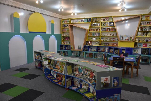 وزیر ارشاد شخصا برای افتتاح کتابخانه این مسجد حضور پیدا کرد