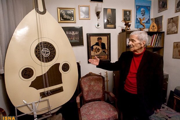 زنده نیست اما صدای ساز زدنش را میشنویم