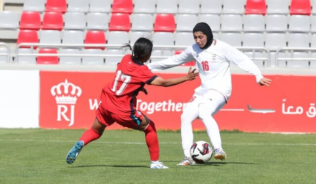 عکس آرشیوی است پیروزی زنان فوتبال ایران مقابل نپال