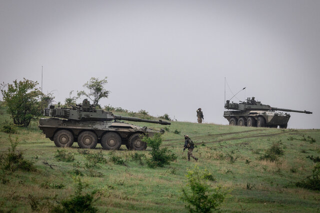 ماکرون: برای اینکه در این دنیا آزاد باشیم، باید از ما بترسند