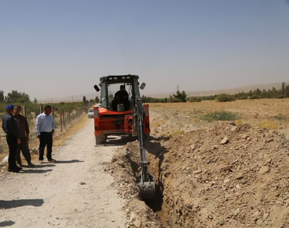 فعالیت‌ برای تکمیل پروژه انتقال اضطراری آب به بانه با وجود سرمای شدید ادامه دارد