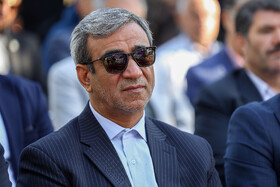 غلامحسین مظفری، استاندار خراسان رضوی در بهره برداری از بزرگترین نیروگاه خورشیدی سقفی کشور در مشهد
