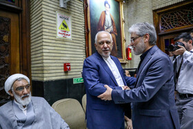 از راست، حسین سیمایی صراف، وزیر علوم،محمد جواد ظریف و مصطفی پورمحمدی در مراسم یادبود حسین طیب‌نیا