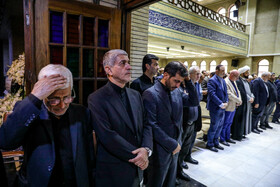 علی طیب نیا در مراسم یادبود حسین طیب‌نیا