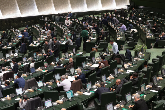 حمایت نمایندگان از انحلال بانک آینده؛ نظام با هیچ شخصی عهد اخوت نبسته است حمایت نمایندگان از انحلال بانک آینده؛ نظام با هیچ شخصی عهد اخوت نبسته است