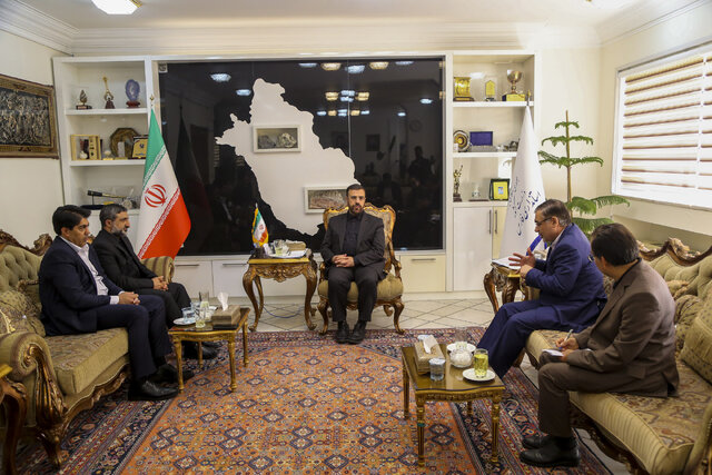 باید به سمت توسعه صنعتی سازگار با اقلیم فارس حرکت کنیم باید به سمت توسعه صنعتی سازگار با اقلیم فارس حرکت کنیم