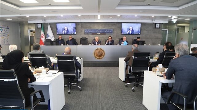 دولت برای حمایت از کسب‌وکارها وارد فاز قانون‌نویسی نشود