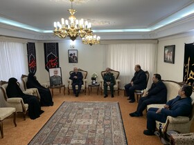 دیدار رییس بنیاد شهید و امور ایثارگران با خانواده «سردار شهید حسین سلامی»