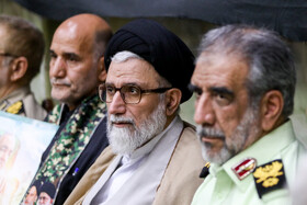 از راست، عباسعلی محمدیان، فرماندهی انتظامی تهران بزرگ و سید اسماعیل خطیب وزیر اطلاعات در آیین گرامیداشت ۵۷ شهید اقتدار ارتش