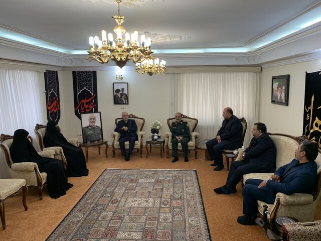 دیدار رییس بنیاد شهید و امور ایثارگران با خانواده «سردار شهید حسین سلامی» دیدار رییس بنیاد شهید و امور ایثارگران با خانواده «سردار شهید حسین سلامی»