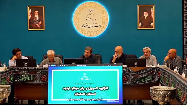 هیچ دستگاهی اجازه سنگاندازی در مسیر صنعتگران را ندارد هیچ دستگاهی اجازه سنگاندازی در مسیر صنعتگران را ندارد