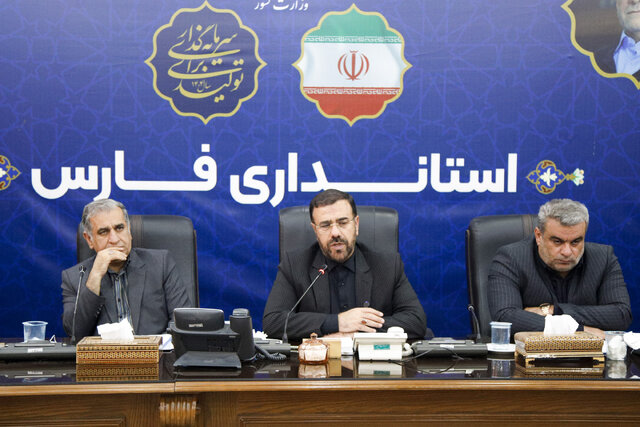 انتقاد استاندار فارس از همجواری برخی مراکز آموزشی در جوار پالایشگاه