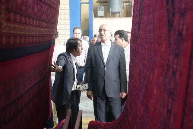 استاندار: زنجیره تولید فرش در کرمانشاه باید تکمیل شود