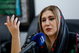 نسیم ادبی دوباره کارگردانی میکند