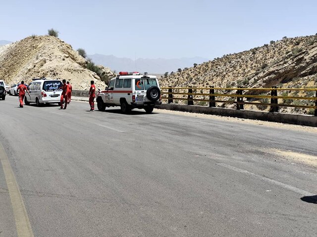 اعزام ۱۳ دستگاه آمبولانس فارس به محل حادثه واژگونی اتوبوس در محور فیروزآباد ـ کوار