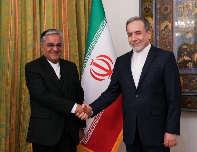 دیدار رئیس جدید دفتر حفاظت منافع ایران در قاهره با عراقچی دیدار رئیس جدید دفتر حفاظت منافع ایران در قاهره با عراقچی