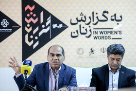 رضا دبیری‌نژاد، رییس موزه هنرهای‌ معاصر تهران در نشست خبری نمایشگاه « به گزارش زنان» 
