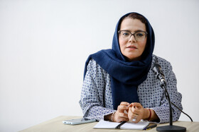 افسانه کامران، کیوریتور نمایشگاه در نشست خبری نمایشگاه « به گزارش زنان» - موزه هنرهای معاصر